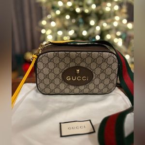 AUTHENTIC GUCCI NEO VINTAGE GG SUPREME MESSENGER BAG